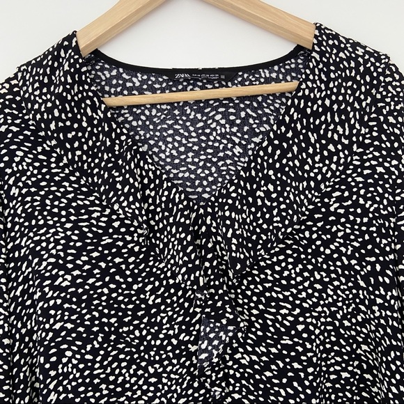 ZARA BLACK/WHITE PRINT PEPLUM TOP/BLOUSE WITH RUFFLE NECK, BELL SLEEVES, XS - Picture 4 of 9